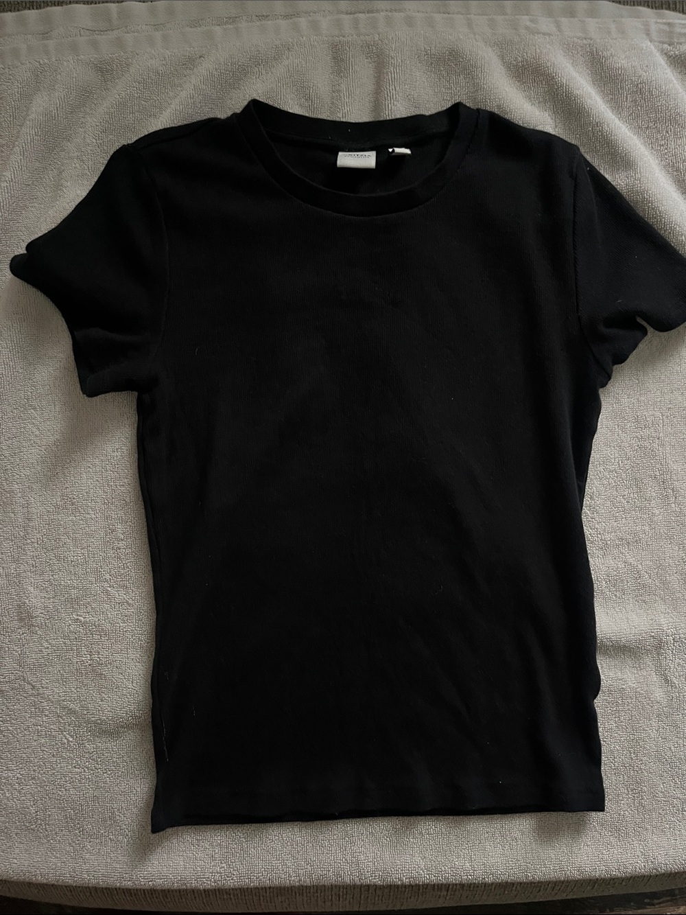 Aritzia Black Short Sleeve Tee